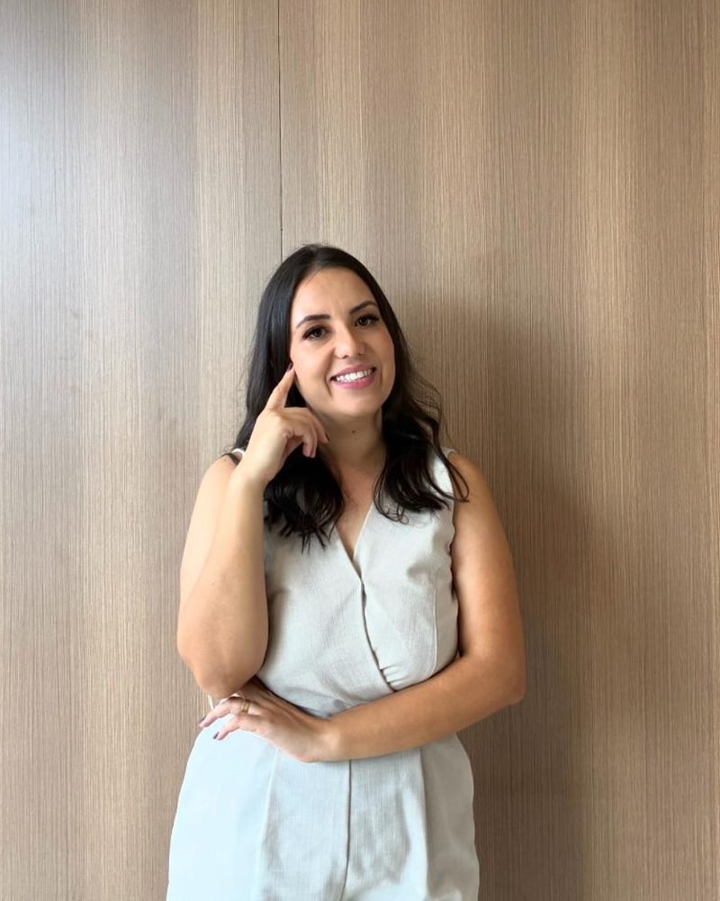 Natália Vasconcelos, psicóloga clínica especialista em Terapia Cognitivo-Comportamental, atende online em Belo Horizonte